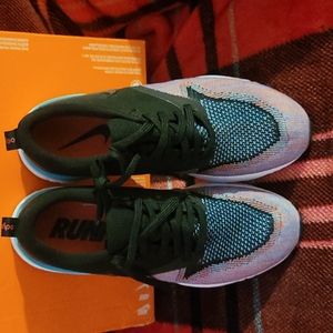 Woman sneakers size 7.5 brand new with tag black with blue.